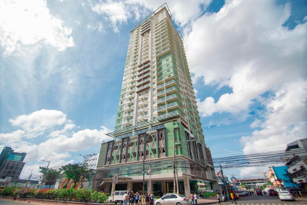 Appartamento Migas Haven At Sunvida Tower Across Sm City Cebu Esterno foto